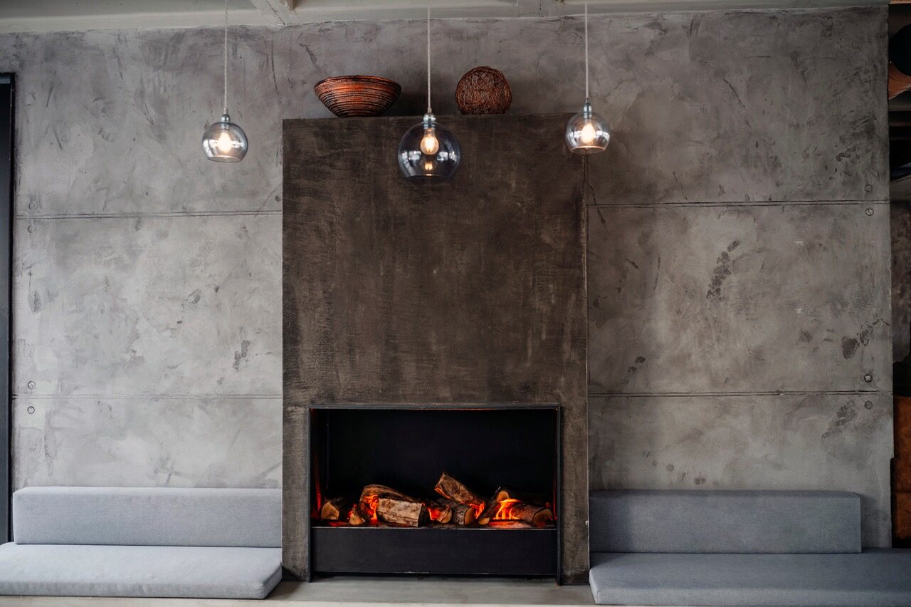 Lounge mit Kamin